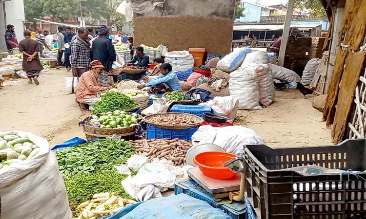 রহনপুরে সবজি ক্রেতাদের স্বস্তির নিঃশ্বাস