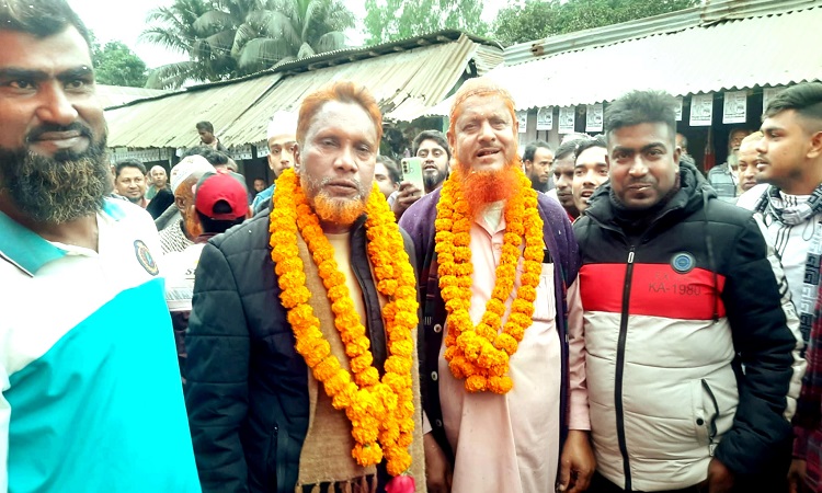 ছাতনী চারমাথা হাট-বাজার সমিতির সভাপতি আতাউর সম্পাদক দলিল