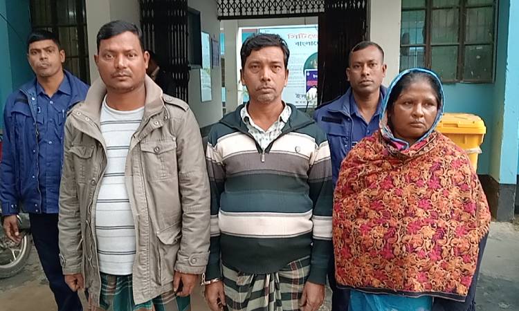 ইসলামপুরে যৌথ অভিযানে মদসহ ৩ জন আটক