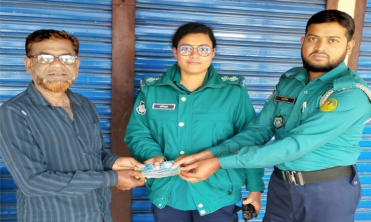 মানবিকতার দৃষ্টান্ত স্থাপন করলো রাজশাহী মেট্রোপলিটন পুলিশ
