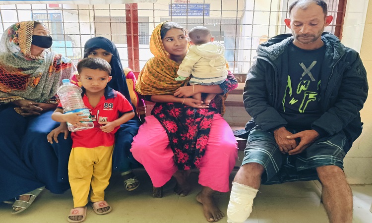 যৌতুকের দাবিতে স্ত্রীকে শিকল দিয়ে বেঁধে নির্যাতনের অভিযোগ