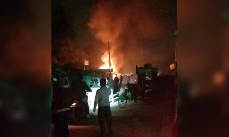 করটিয়া সা'দত বাজারে অগ্নিকাণ্ড, তিন দোকান পুড়ে ছাই