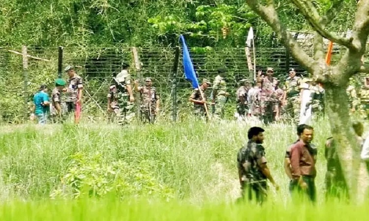 কাঁটাতারের বেড়া নির্মাণের চেষ্টা বিএসএফের, বিজিবির বাধা