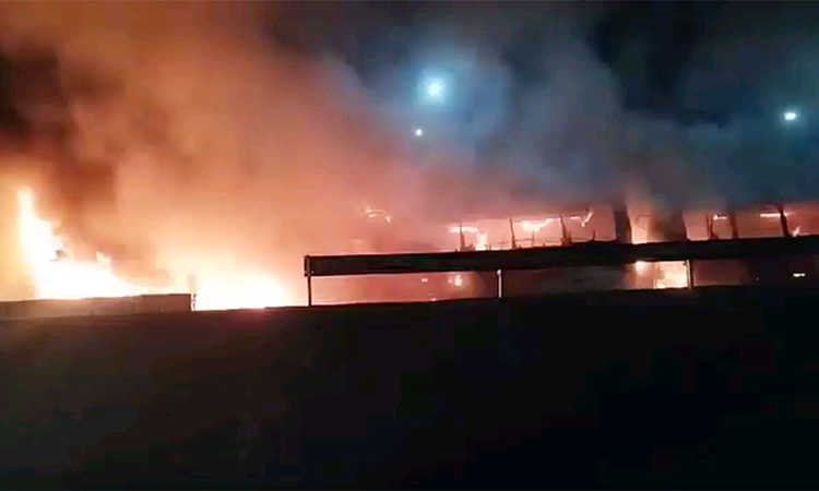 সাভারে বাস-অ্যাম্বুলেন্স সংঘর্ষে সিলিন্ডার বিষ্ফোরণ, নিহত ৪