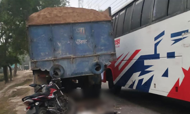 দাঁড়িয়ে থাকা ট্রাকে মোটরসাইকেলের ধাক্কা, ২ যুবক নিহত