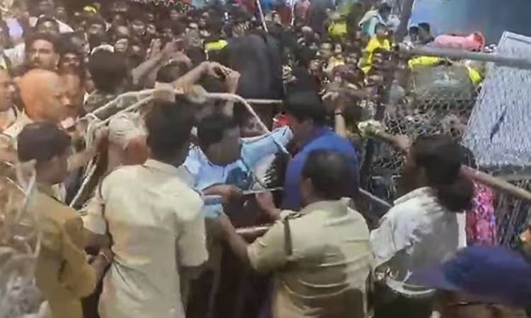 ভারতে পদদলিত হয়ে ৬ জন নিহত