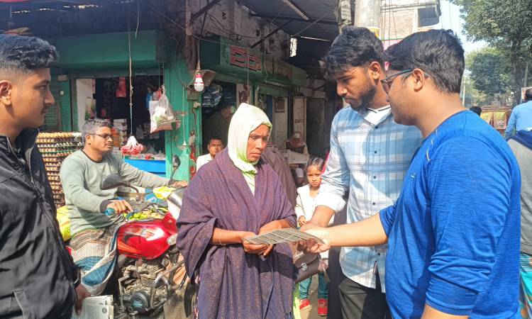 চিলমারীতে ছাত্র প্রতিনিধিদের 'ঘোষণাপত্র' বিতরণ