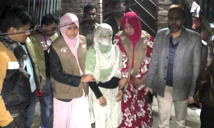 লক্ষ্মীপুরে বিদেশি পিস্তলসহ নারী আটক