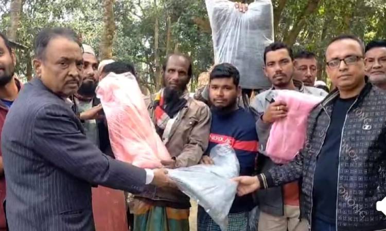 ভালুকায় ছিন্নমূল ও শীতার্তদের মাঝে কম্বল বিতরণ