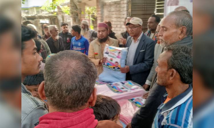 দৌলতপুরে শীতার্তদের মাঝে শীতবস্ত্র বিতরণ