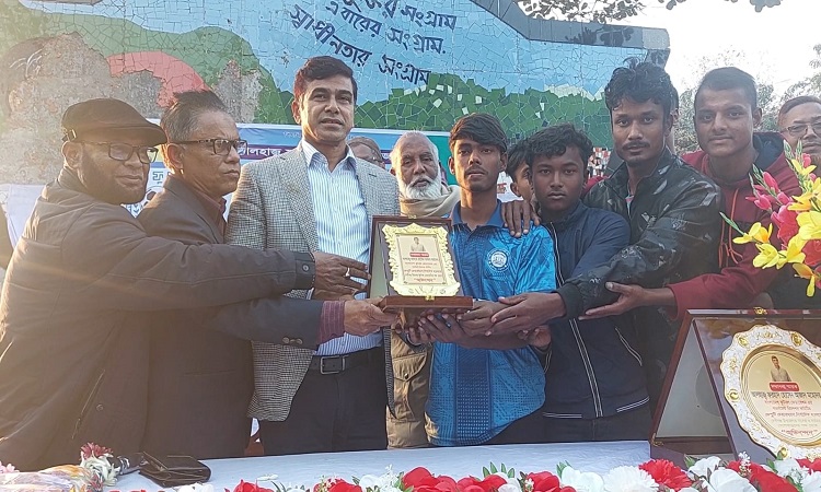 পঞ্চগড়ের দেবীগঞ্জে বাফুফের ডেপুটি চেয়ারম্যানকে সংবর্ধনা প্রদান