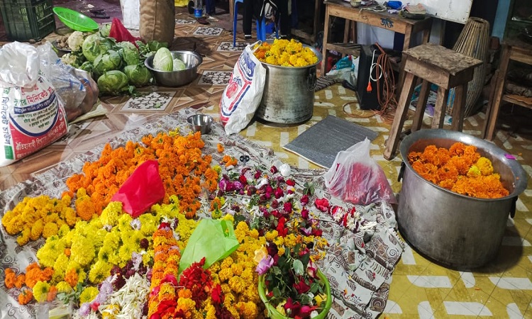 বাকৃবিতে চুরির ফুল দিয়ে ইসকন মন্দিরে পূজা: ৩ শিক্ষার্থীকে সাজা