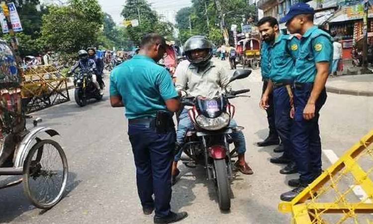 সড়কে শৃঙ্খলা ফেরাতে ডিএমপির ২১৮০ মামলা
