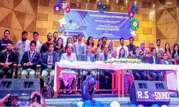সত্য প্রতিষ্ঠিত করার সাংবাদিকতা করার পরামর্শ চবি ভিসির