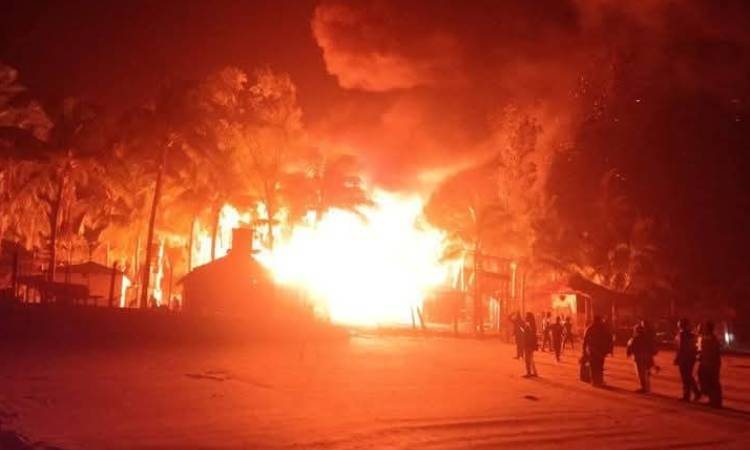 সেন্টমার্টিনে ভয়াবহ আগুনে তিন রিসোর্ট পুড়ে ছাই