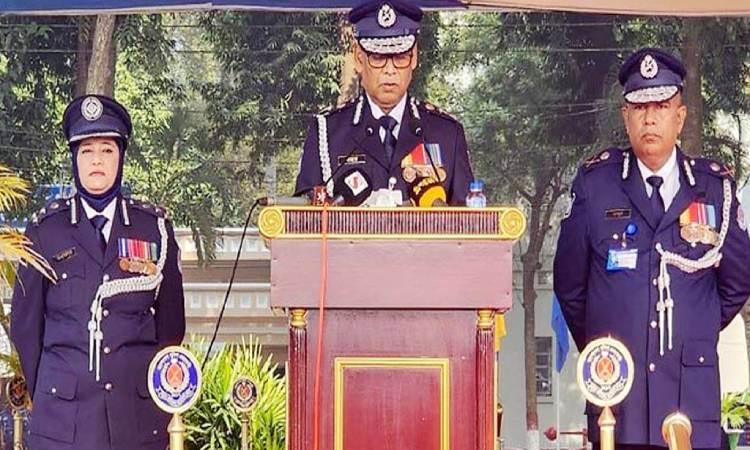 মনোবল পুনরুদ্ধার করে আইনশৃঙ্খলা রক্ষায় আমরা বদ্ধপরিকর: আইজিপি