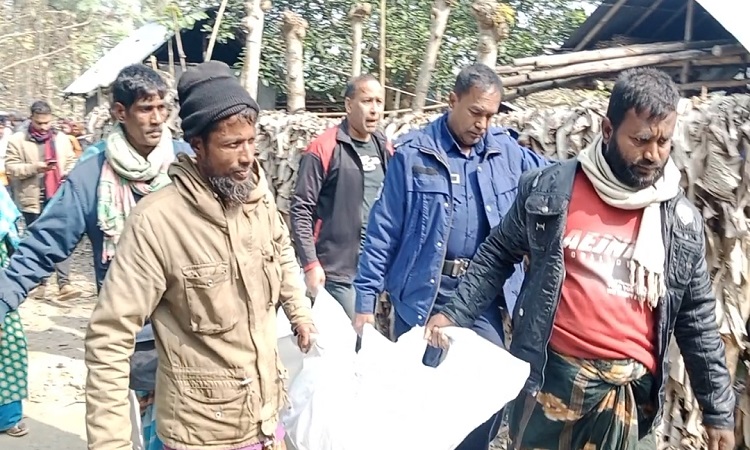 হত্যা মামলার আসামিকে পুলিশ পরিচয়ে তুলে নিয়ে কুপিয়ে হত্যা