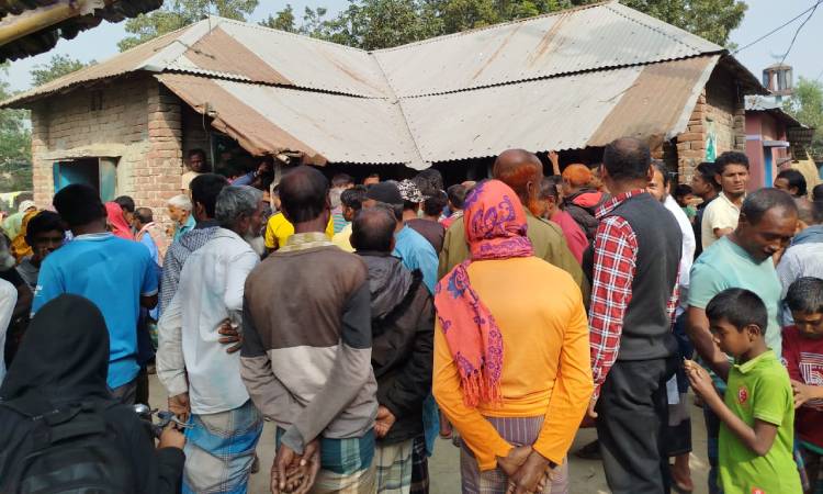 হিলিতে ট্রাক্টরের নিচে চাপা পড়ে শিশুর মৃত্যু