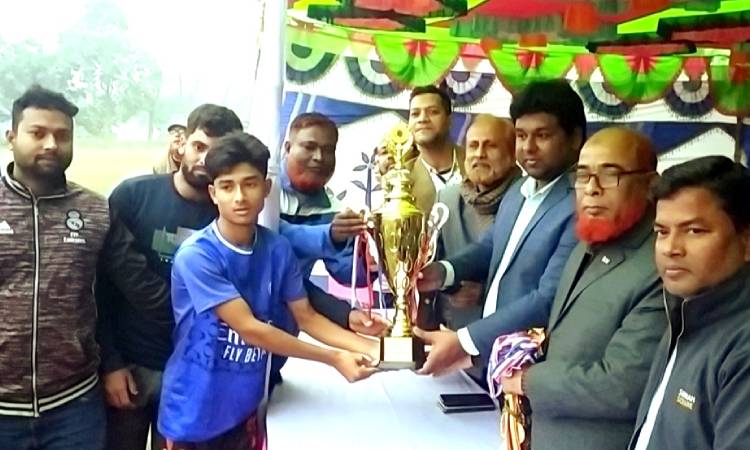 হিলিতে জাতীয় গোল্ড কাপ ফুটবল টুর্নামেন্ট প্রতিযোগিতা অনুষ্ঠিত