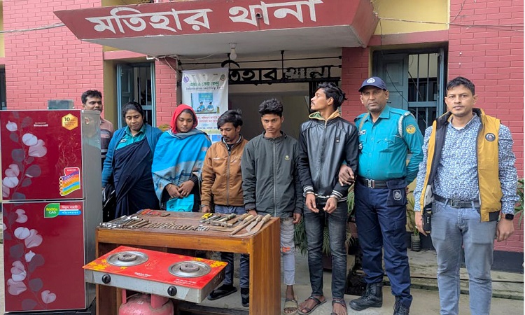 রাজশাহীতে সংঘবদ্ধ চোরচক্রের ৪ সদস্য গ্রেপ্তার ও চোরাই মালামাল উদ্ধার
