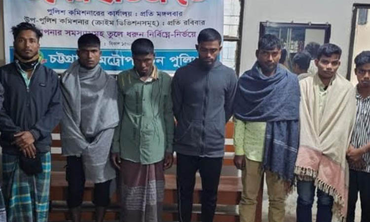 পালিয়ে আসা ৯ রোহিঙ্গাকে আটক করে পুলিশে দিলো স্থানীয়রা