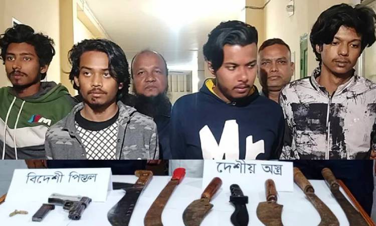 বগুড়ায় বিদেশি পিস্তল ও দেশীয় অস্ত্রসহ গ্রেপ্তার ৪