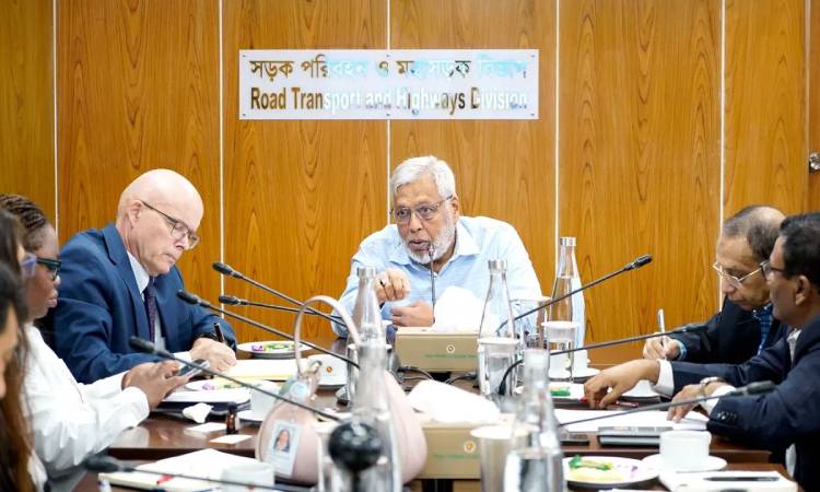 ক্রিয়েটিভ এবং কম্পিউটারে দক্ষ শিক্ষার্থীরা এগিয়ে যাবে: সড়ক উপদেষ্টা