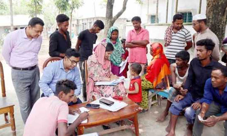 বাড়ি বাড়ি গিয়ে ভোটার তালিকা হালনাগাদ শুরু আজ