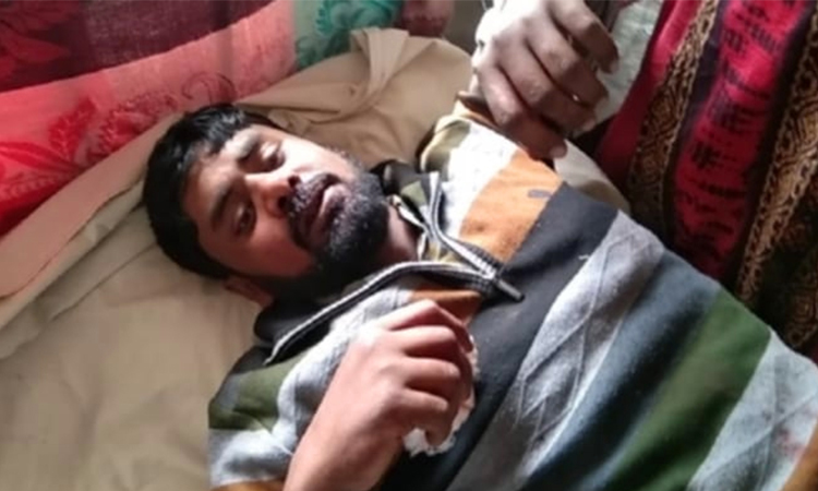 রস চুরিতে বাঁধা দেওয়ায় মালিককে পেটালো চোরচক্র