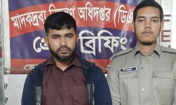 ফেনীতে ইয়াবাসহ গাড়ি চালক গ্রেফতার