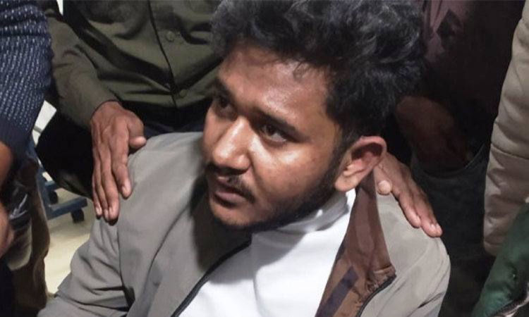 খুলনা মেডিকেল থেকে ভুয়া চিকিৎসক আটক
