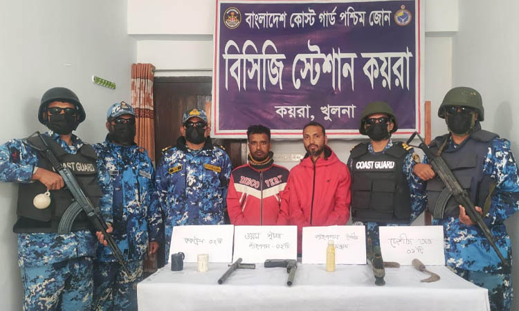 শ্যামনগরে আগ্নেয়াস্ত্র, ককটেল ও অস্ত্র তৈরির সরঞ্জামাদিসহ ২ সন্ত্রাসীকে আটক