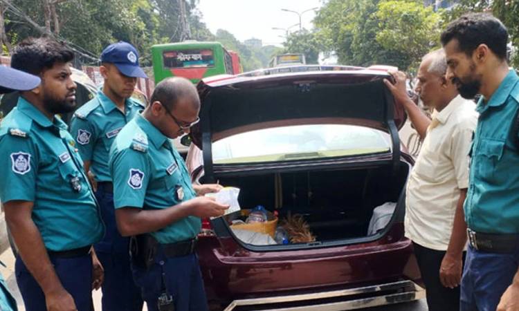 রাজধানীতে ট্রাফিক আইন লঙ্ঘনে ডিএমপির ১৯৭৩ মামলা