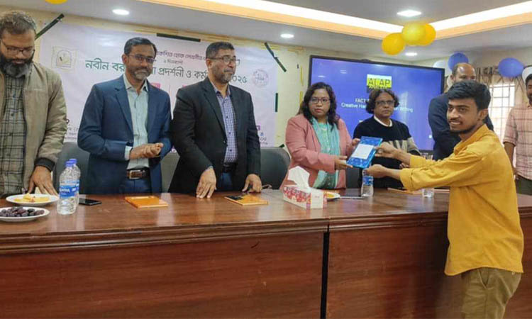 কুবিতে তরুণ কলাম লেখক ফোরামের নবীনবরণ ও লেখা প্রদর্শনী সম্পন্ন