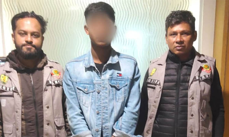 ‘ব্লেড বাবু’ হত্যায় ‘কুত্তা রাব্বি’ গ্রেফতার
