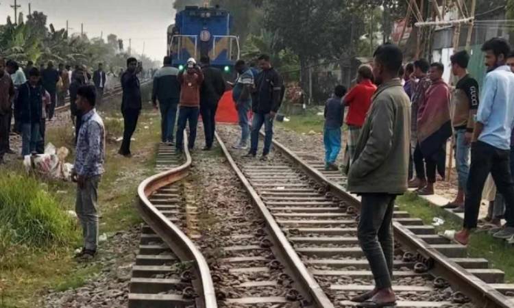বেঁকে গেছে রেললাইন, অল্পের জন্য রক্ষা পেলেন ১২০০ যাত্রী