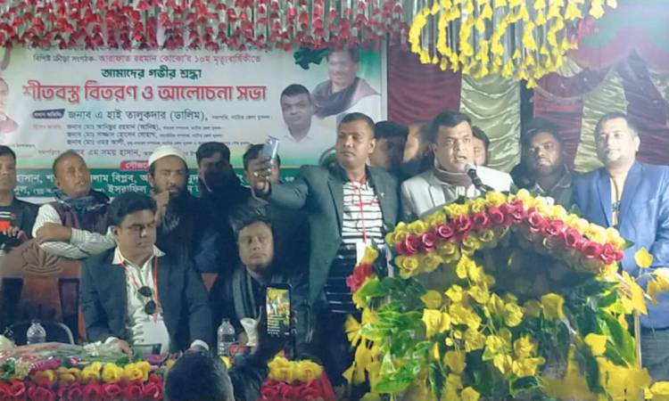 গুরুদাসপুরে কোকো’র মৃত্যুবার্ষিকীতে শীতবস্ত্র বিতরণ