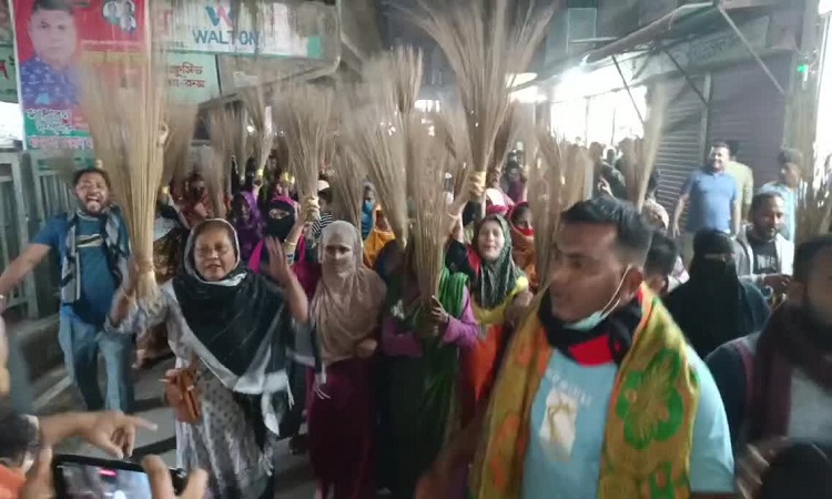 ব্রাহ্মণবাড়িয়ায় জেলা বিএনপির সম্মেলন প্রতিহতের ডাকে ঝাড়ু মিছিল