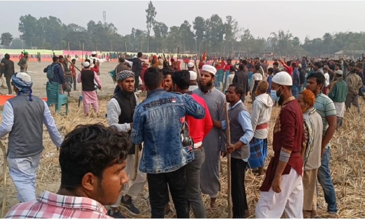 প্রমীলা ফুটবল টুর্নামেন্ট বন্ধের দাবিতে বিক্ষোভ, সংঘর্ষে আহত ১০