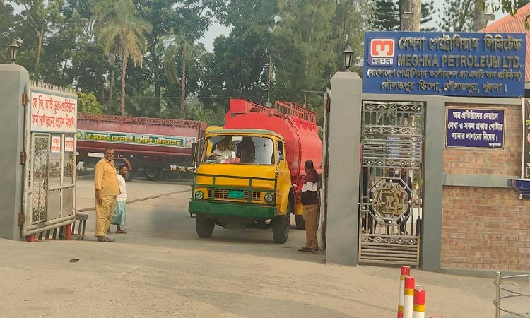 ট্যাংকলরি শ্রমিকদের কর্মবিরতি স্থগিত