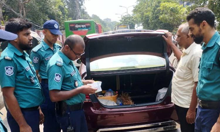 রাজধানীতে ট্রাফিক আইন লঙ্ঘনে ১৬৩৬ মামলা