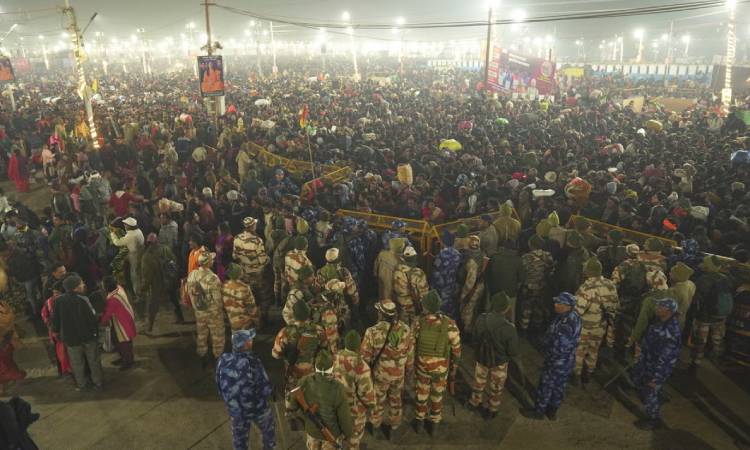 ভারতে পদদলিত হয়ে প্রায় ৪০ জনের মৃত্যু