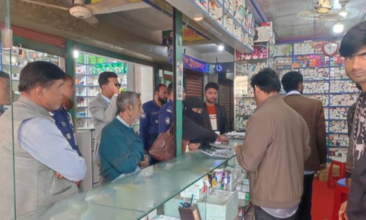 টাঙ্গাইলে মেয়াদোত্তীর্ণ ঔষুধ রাখায় ২ ব্যবসায়ীকে জরিমানা