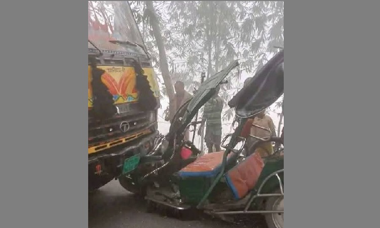 জলঢাকায় ট্রাক-অটোরিকশা মুখোমুখি সংঘর্ষে নিহত ২