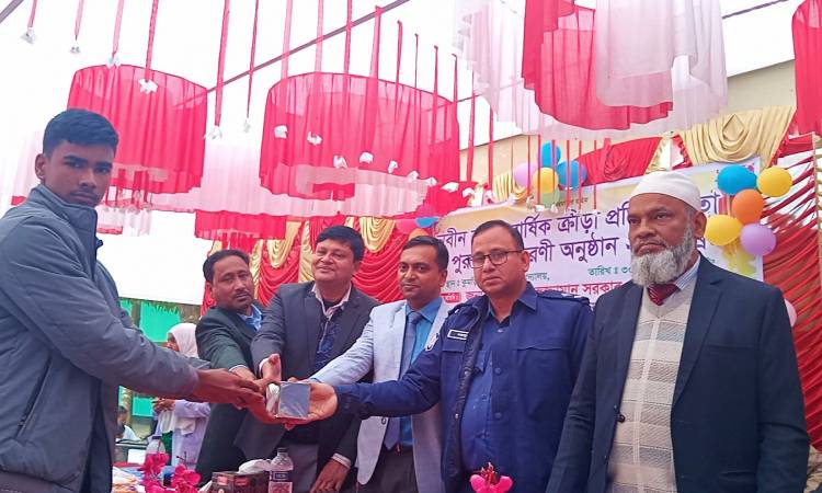 খানসামায় বার্ষিক ক্রীড়া প্রতিযোগিতার পুরস্কার বিতরণ অনুষ্ঠিত