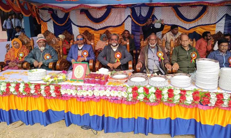 গোমস্তাপুরে বার্ষিক ক্রীড়া ও পুরস্কার বিতরণ অনুষ্ঠিত