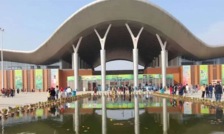 আজ ছুটির দিনে পর্দা নামছে বাণিজ্য মেলার