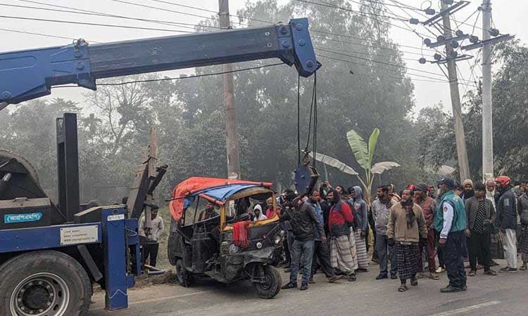 রংপুরে বাস-মাহিন্দ্রা সংঘর্ষে ৩ যাত্রী নিহত