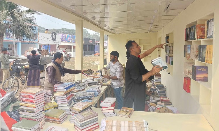 বইমেলা প্রাঙ্গণে শেষ সময়ের প্রস্তুতি, উদ্বোধন করবেন প্রধান উপদেষ্টা