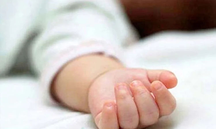 দেওয়ালে আছড়ে শিশুকে হত্যা, মা আটক